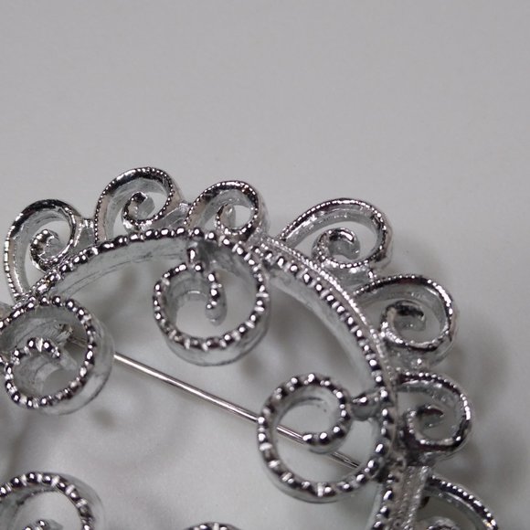 Vintage Sarah Coventry Decorative Circular Metal Brooch - Picture 5 of 12